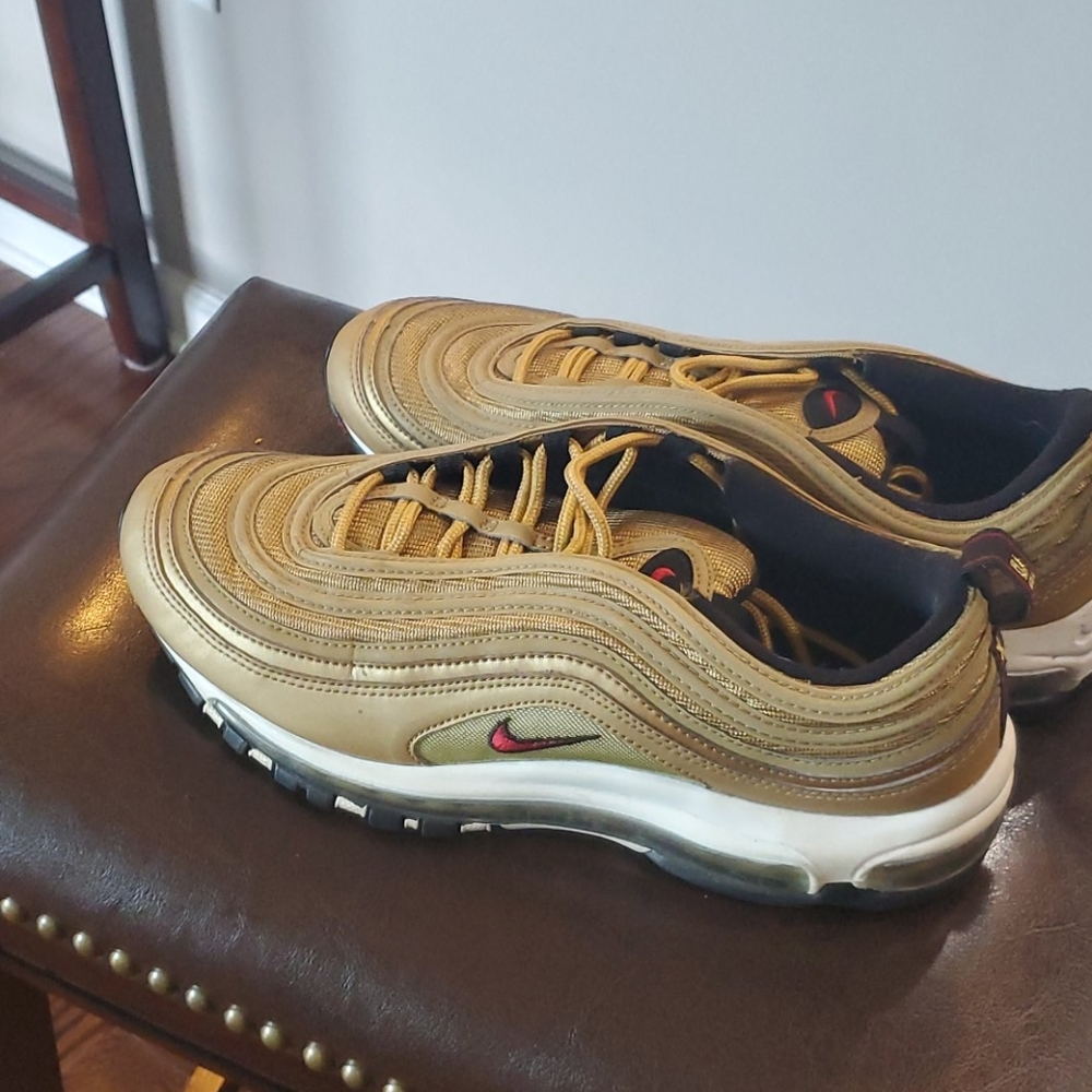 Gold air max 95